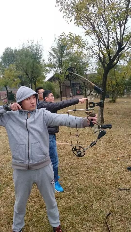 周末临沂大学城射箭活动